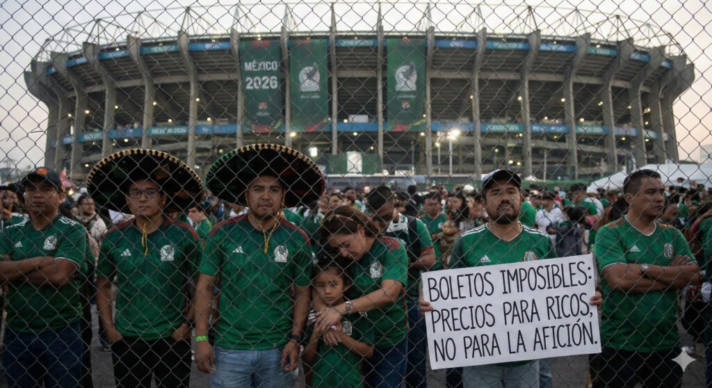 El Mundial 2026 debería ser motivo de orgullo para México. Pero la emoción se ha visto opacada por una realidad incómoda: los boletos son tan caros que el torneo parece diseñado para todos… menos para los mexicanos.