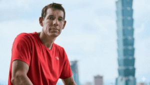 Alex Honnold escalando Taipei 101 free solo 2026